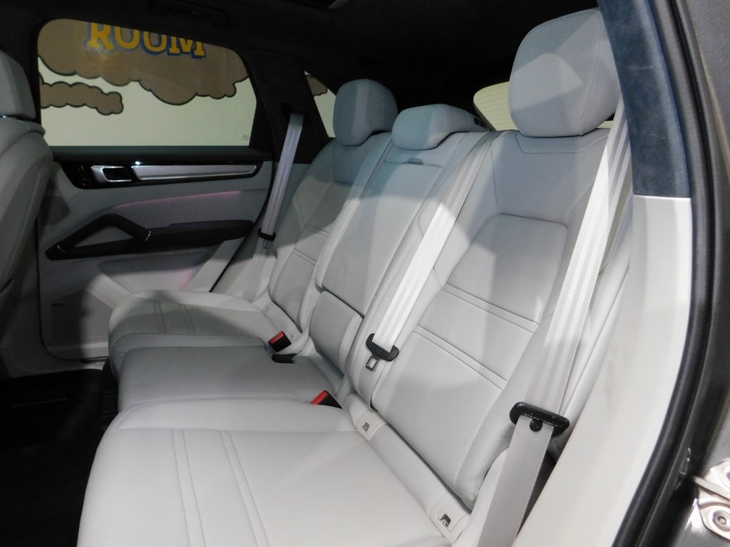 Porsche Cayenne GTS 2021