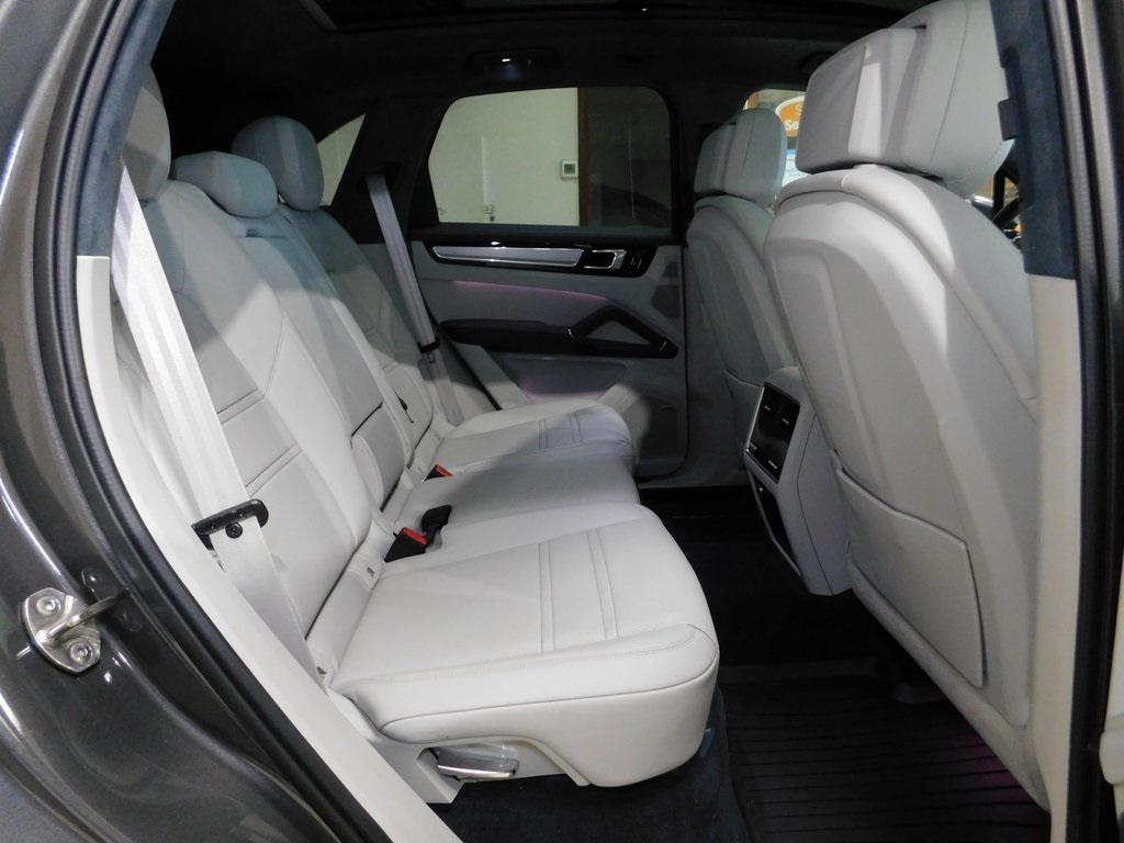 Porsche Cayenne GTS 2021