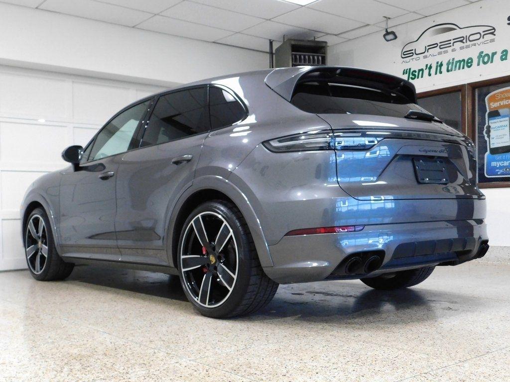 Porsche Cayenne GTS 2021