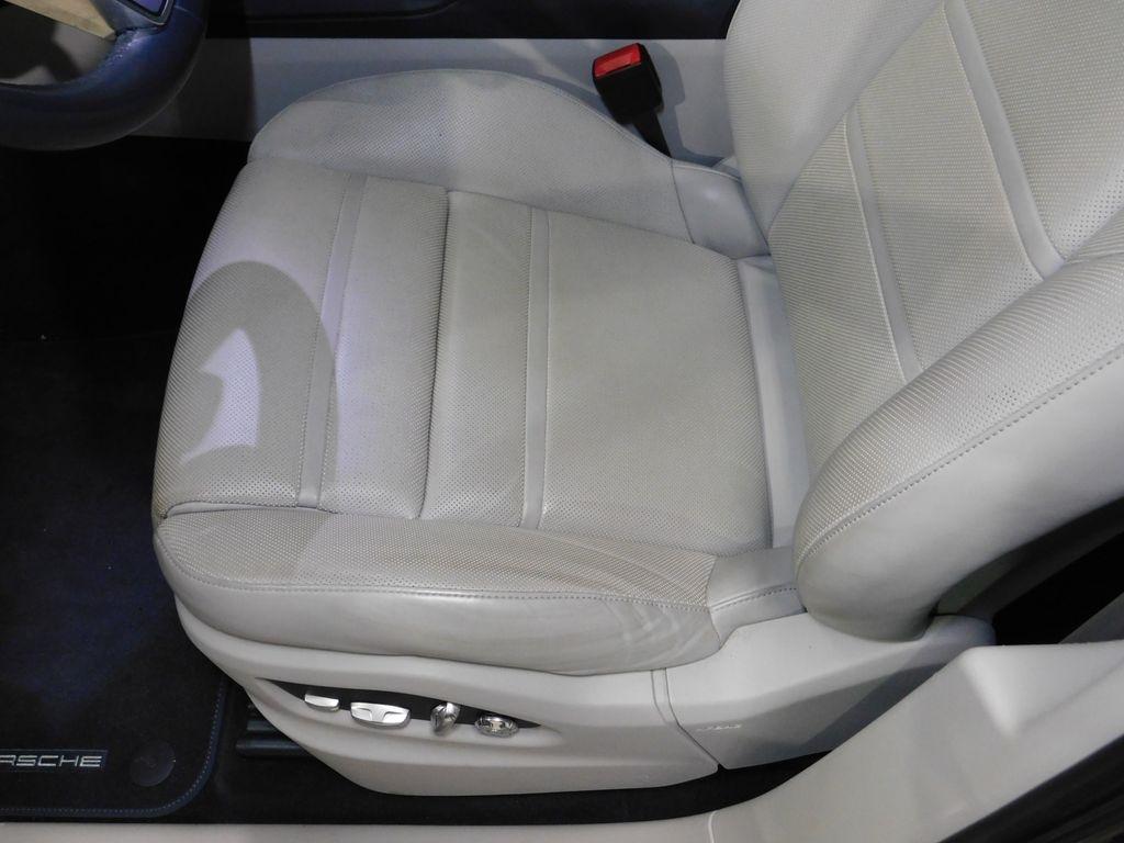 2021 Porsche Cayenne GTS - Photo 17