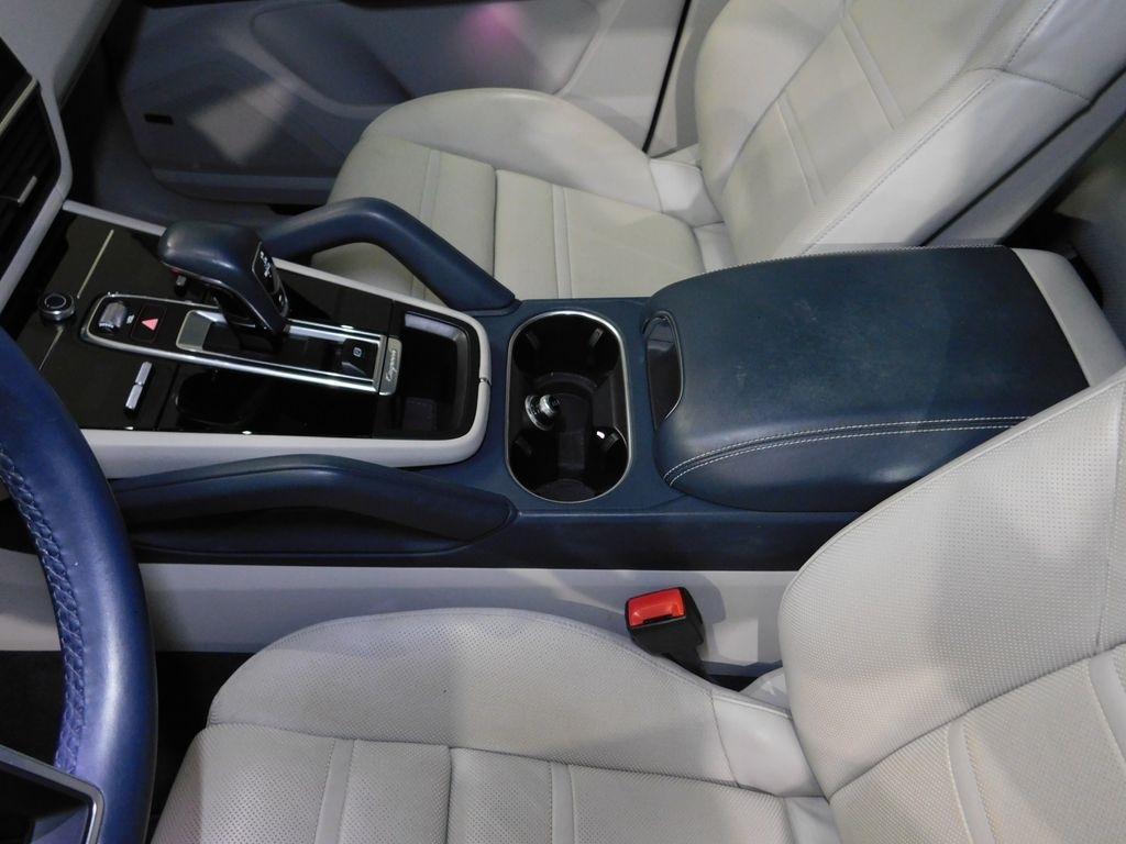 2021 Porsche Cayenne GTS - Photo 18