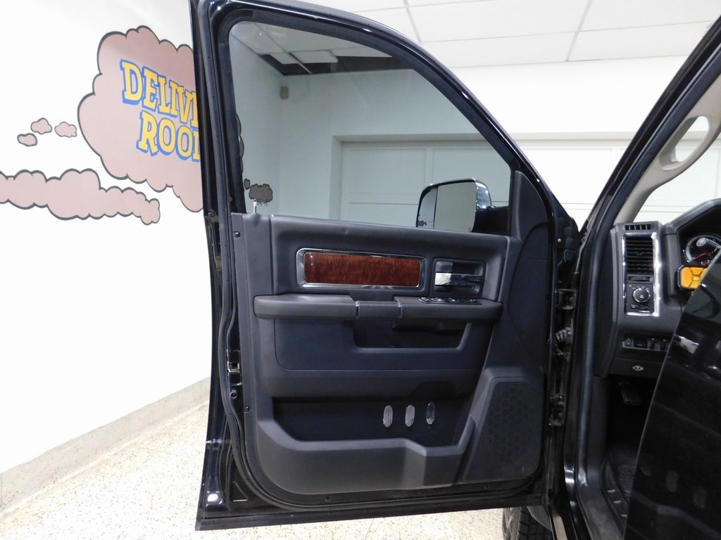 RAM 3500 Laramie Mega Cab 4WD 2010