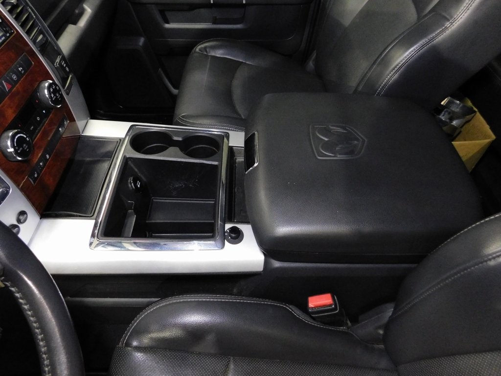 RAM 3500 Laramie Mega Cab 4WD 2010