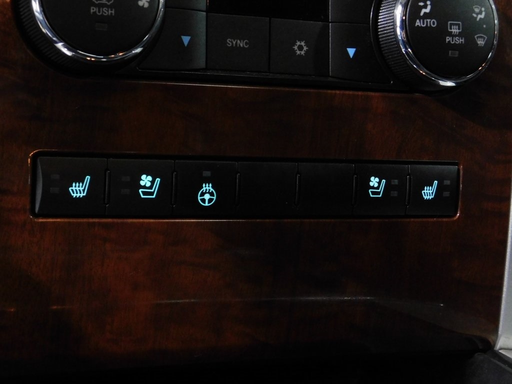 RAM 3500 Laramie Mega Cab 4WD 2010