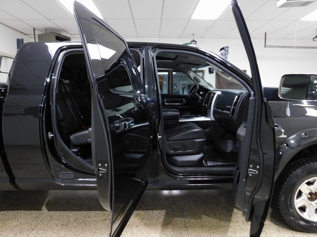 RAM 3500 Laramie Mega Cab 4WD 2010