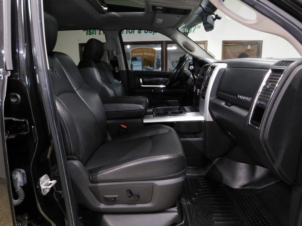 RAM 3500 Laramie Mega Cab 4WD 2010