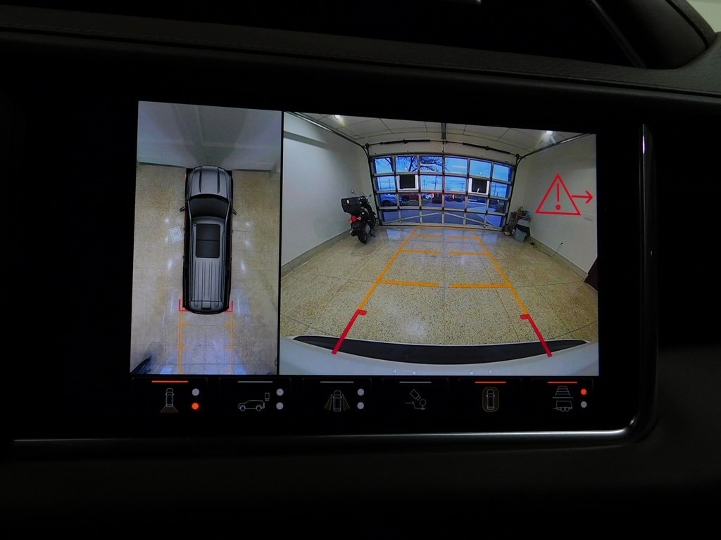 GMC Yukon Denali 4WD 2023