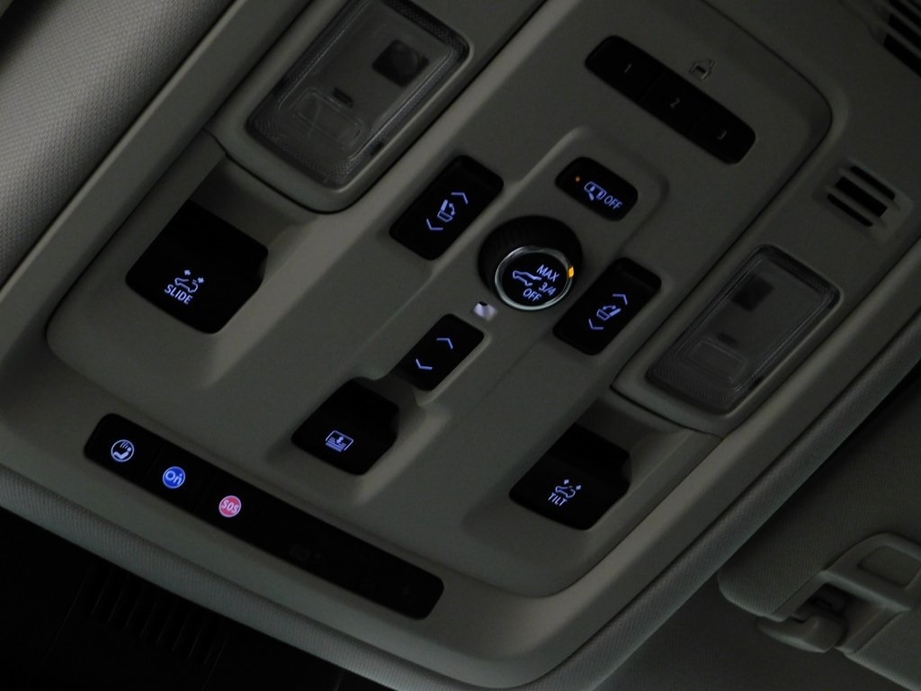 GMC Yukon Denali 4WD 2023