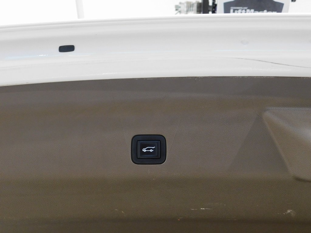 GMC Yukon Denali 4WD 2023