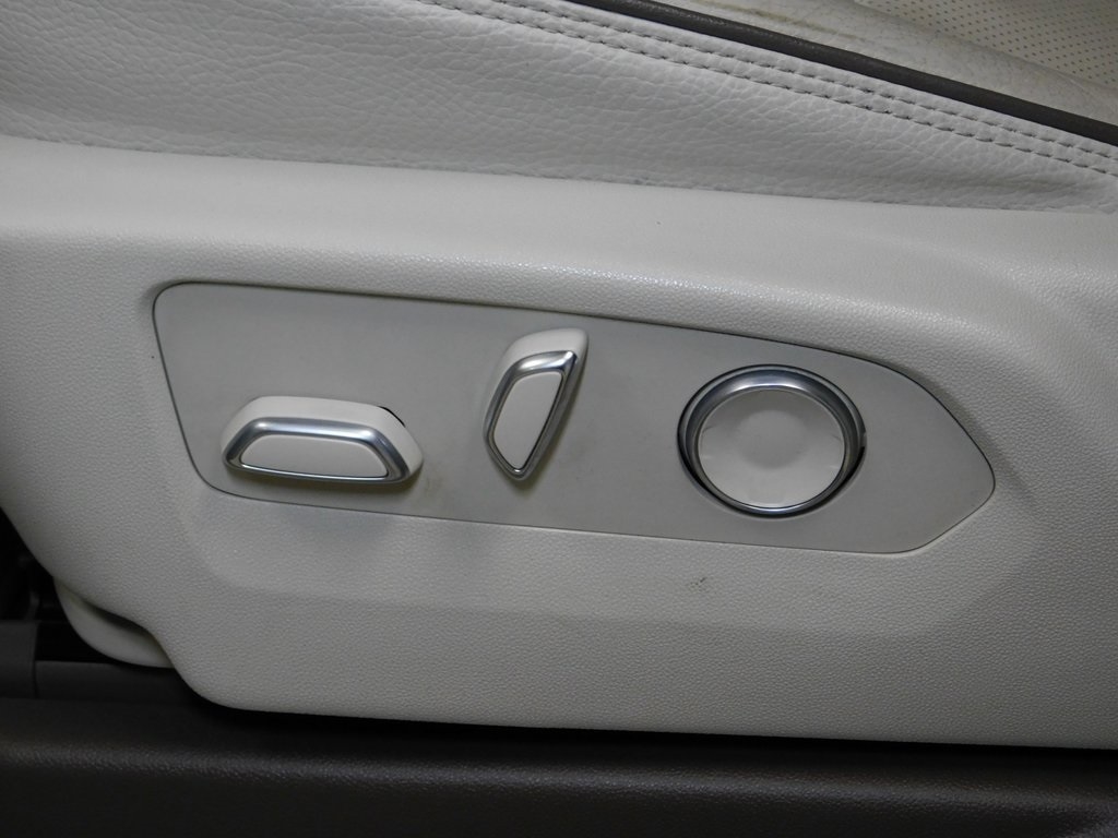 GMC Yukon Denali 4WD 2023