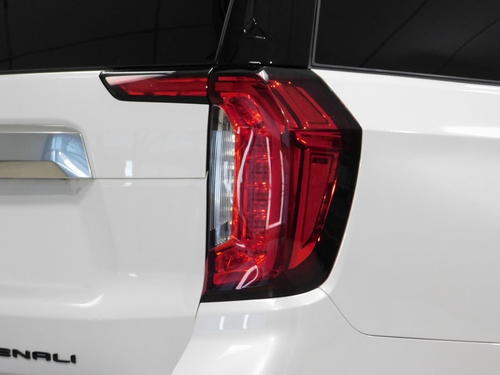 GMC Yukon Denali 4WD 2023