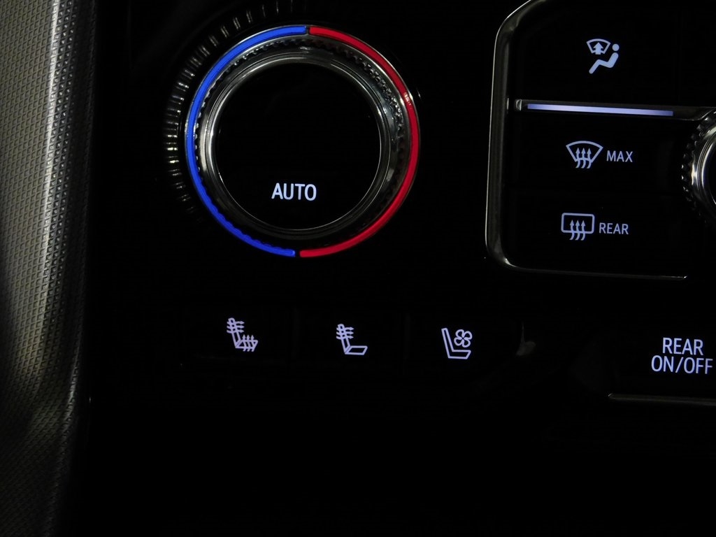 GMC Yukon Denali 4WD 2023