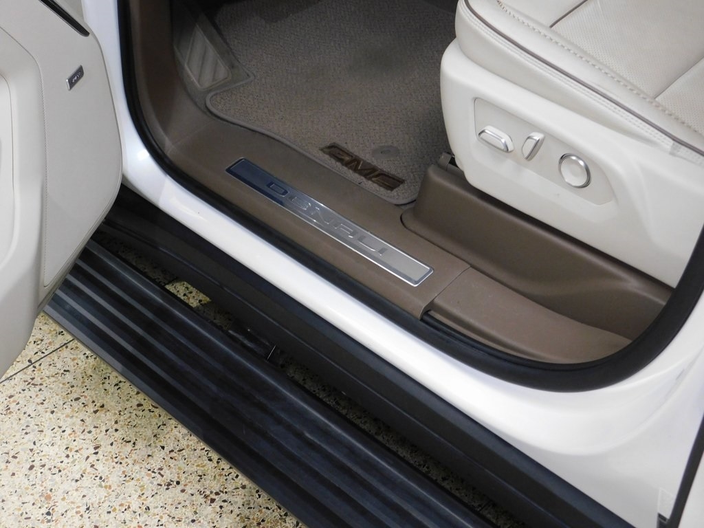 GMC Yukon Denali 4WD 2023