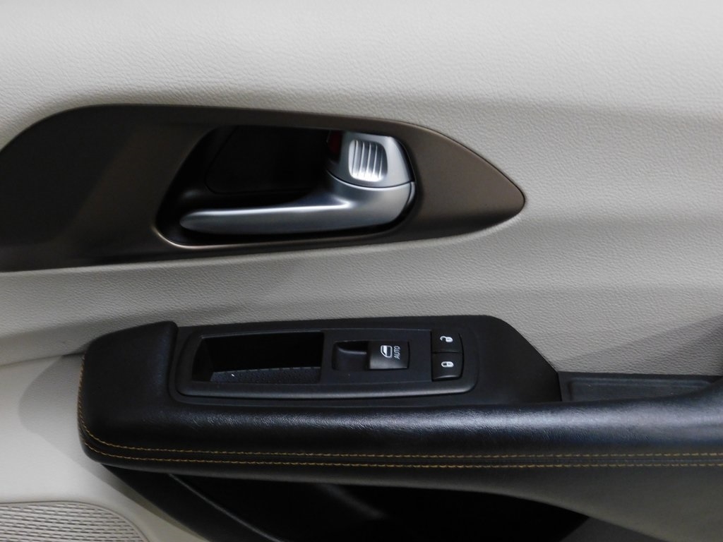 Chrysler Pacifica Touring-L 2017