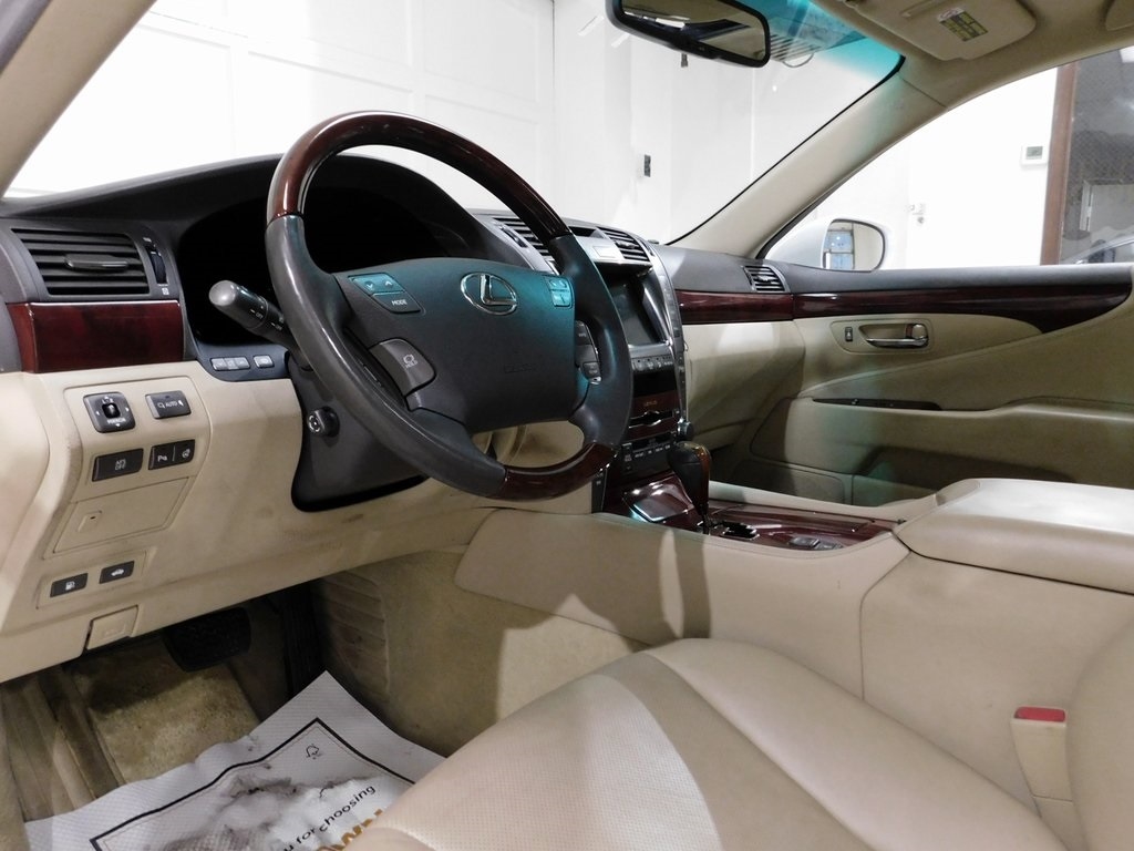 Lexus LS 460 Luxury Sedan 2008
