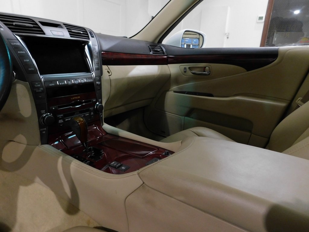 Lexus LS 460 Luxury Sedan 2008