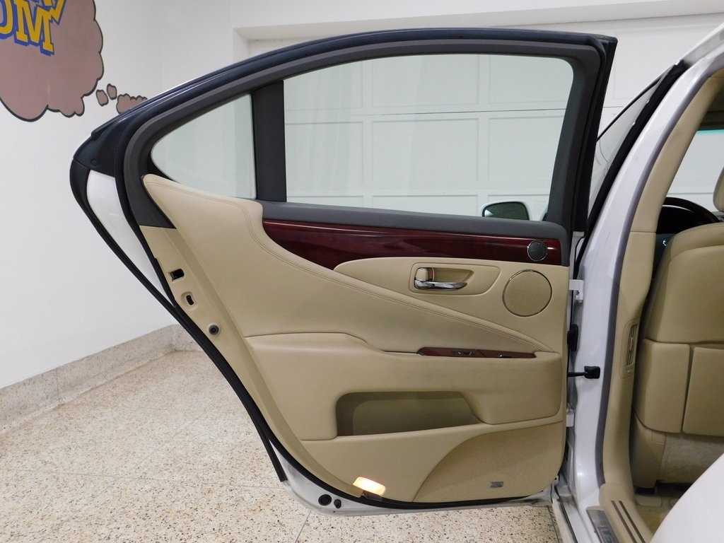 Lexus LS 460 Luxury Sedan 2008