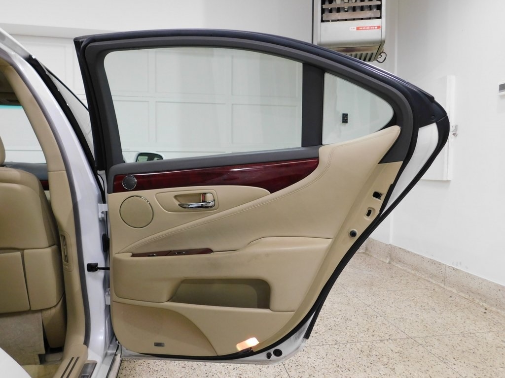 Lexus LS 460 Luxury Sedan 2008