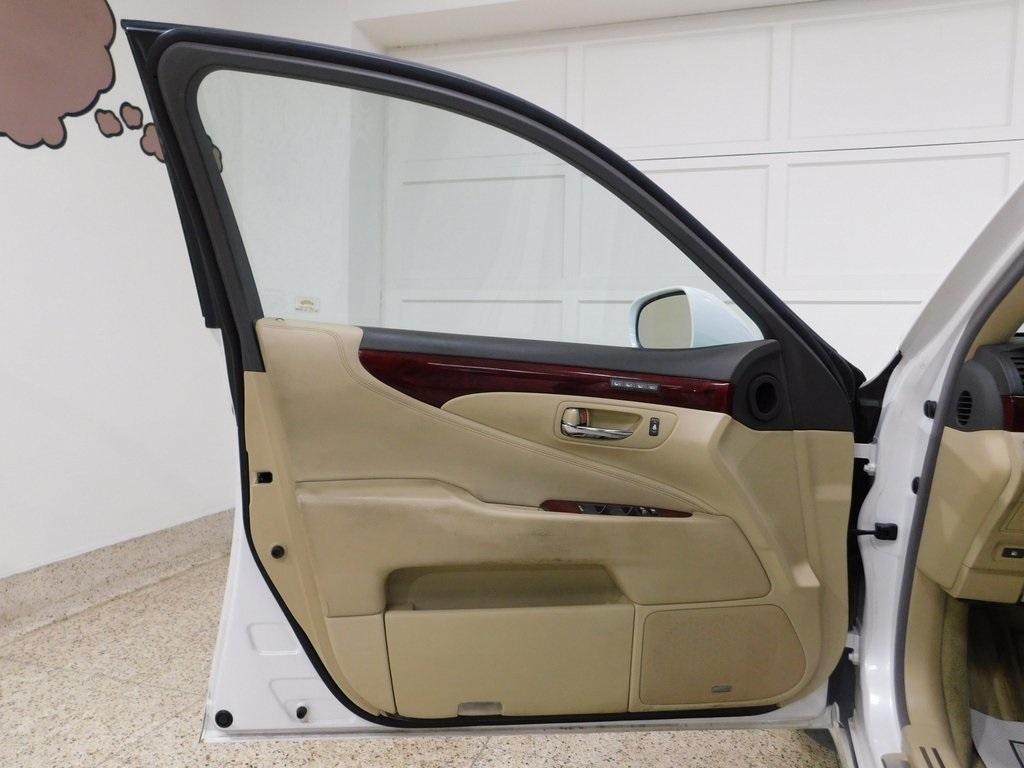 Lexus LS 460 Luxury Sedan 2008