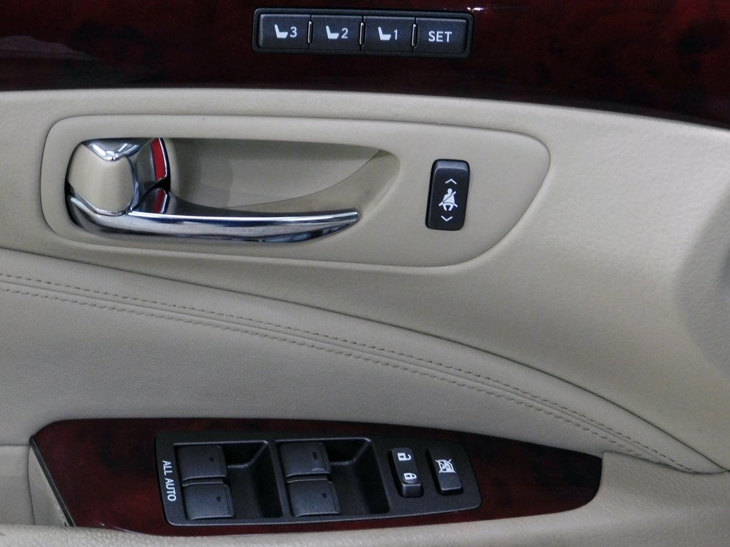 Lexus LS 460 Luxury Sedan 2008