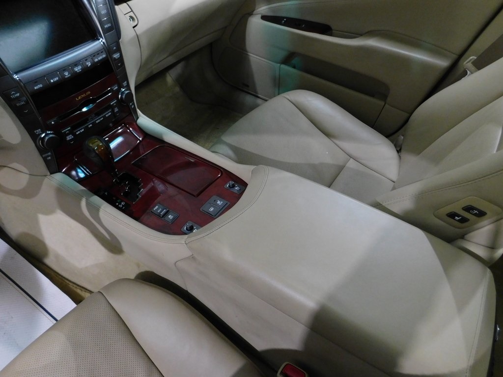 Lexus LS 460 Luxury Sedan 2008