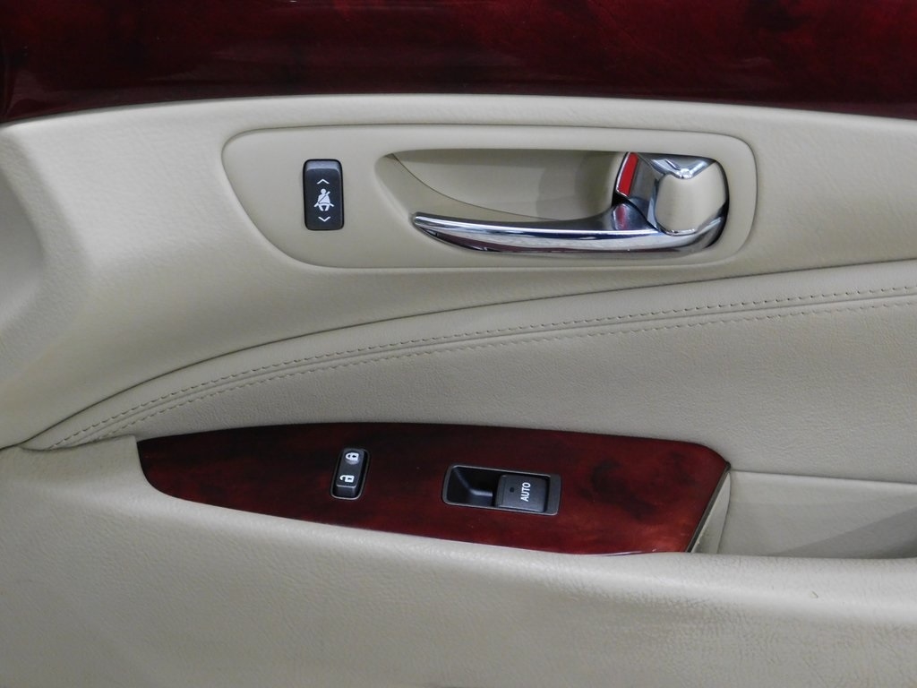 Lexus LS 460 Luxury Sedan 2008