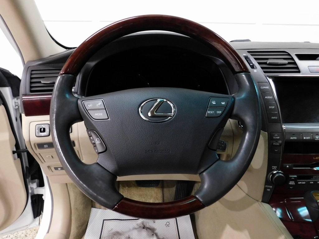 Lexus LS 460 Luxury Sedan 2008
