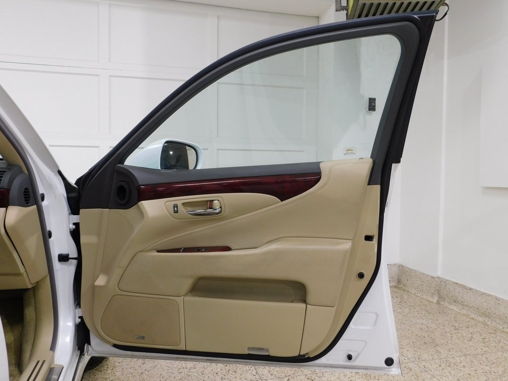 Lexus LS 460 Luxury Sedan 2008