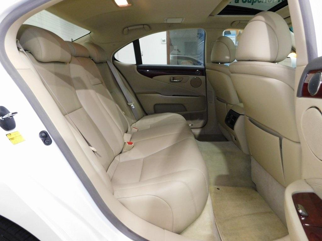 Lexus LS 460 Luxury Sedan 2008