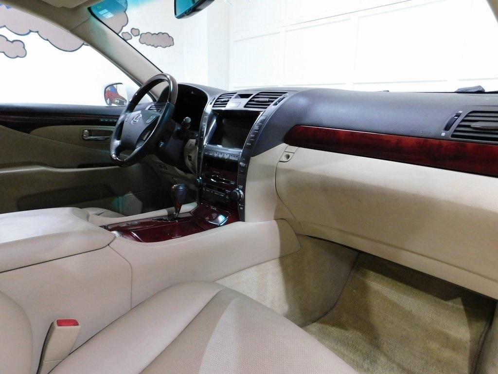 Lexus LS 460 Luxury Sedan 2008