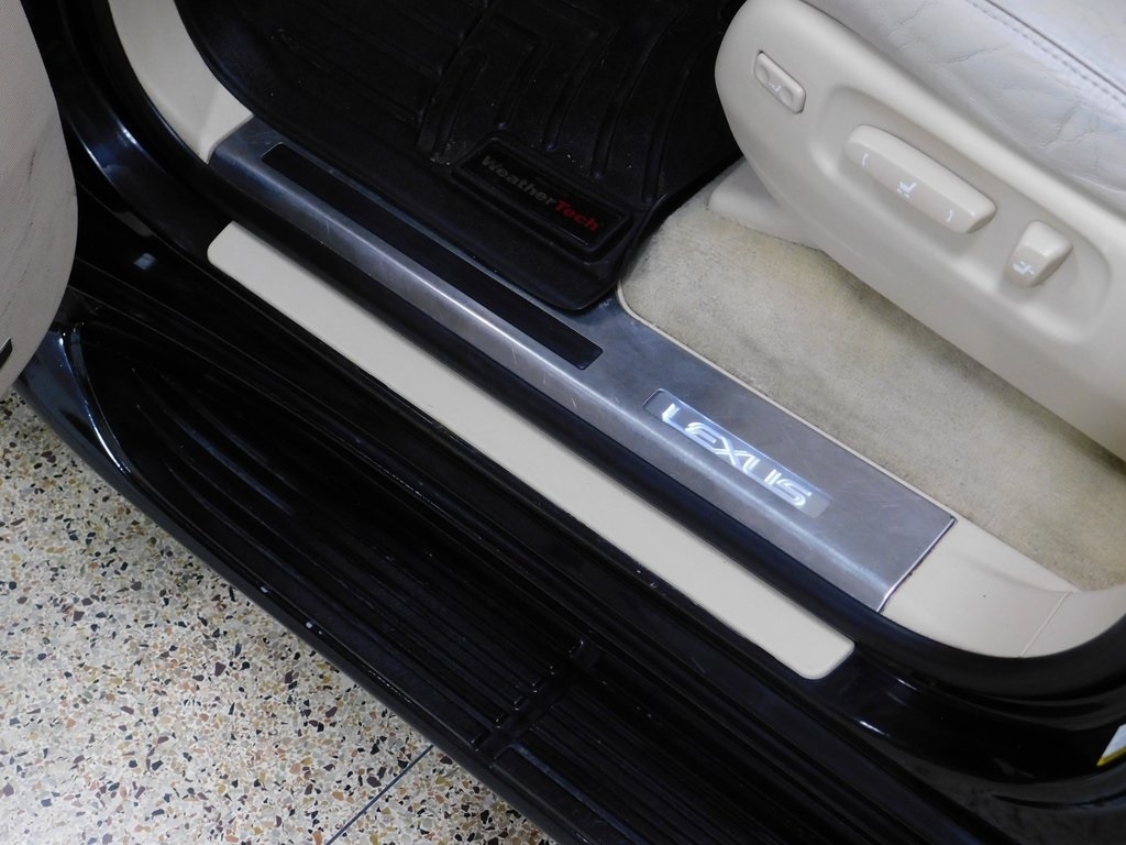 Lexus LX 570 Sport Utility 2013