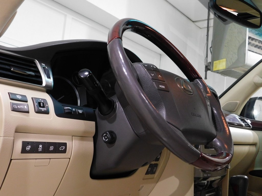 Lexus LX 570 Sport Utility 2013