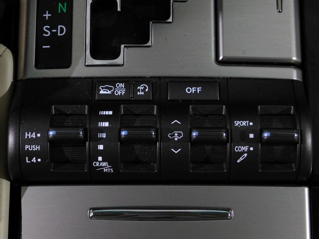 Lexus LX 570 Sport Utility 2013