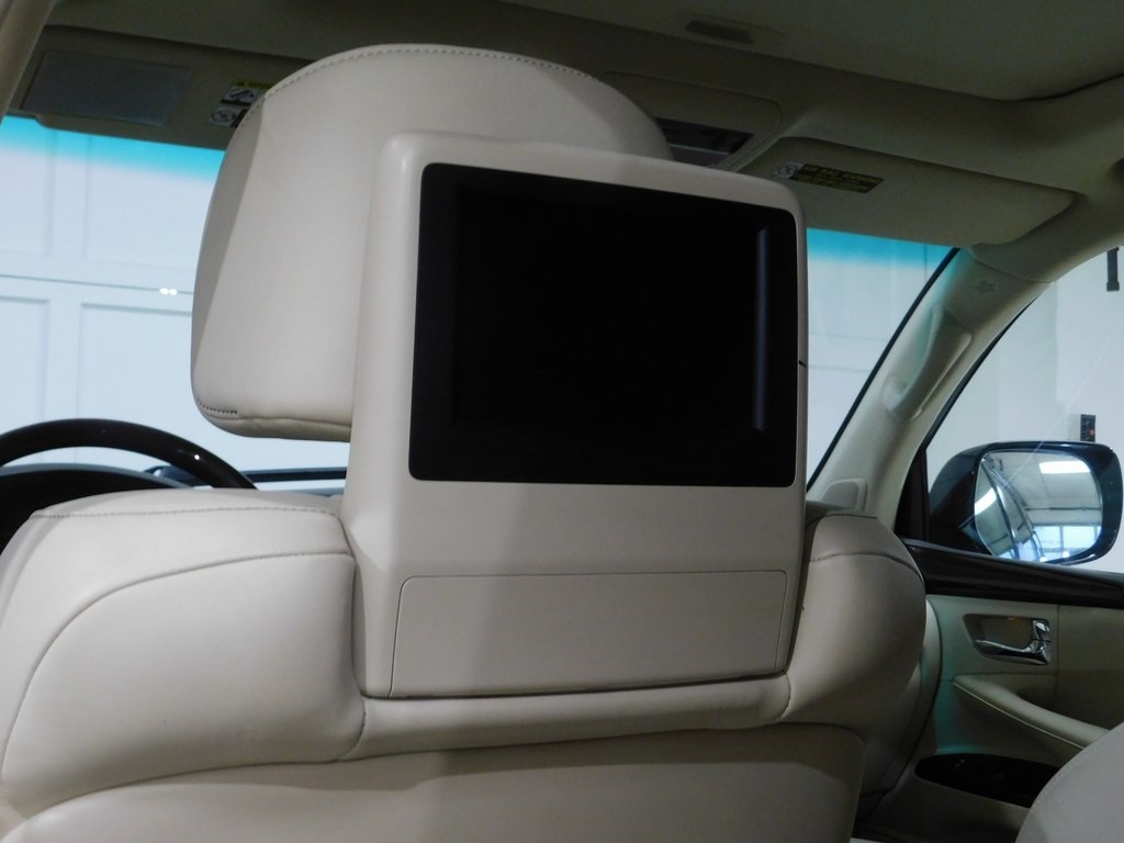 Lexus LX 570 Sport Utility 2013