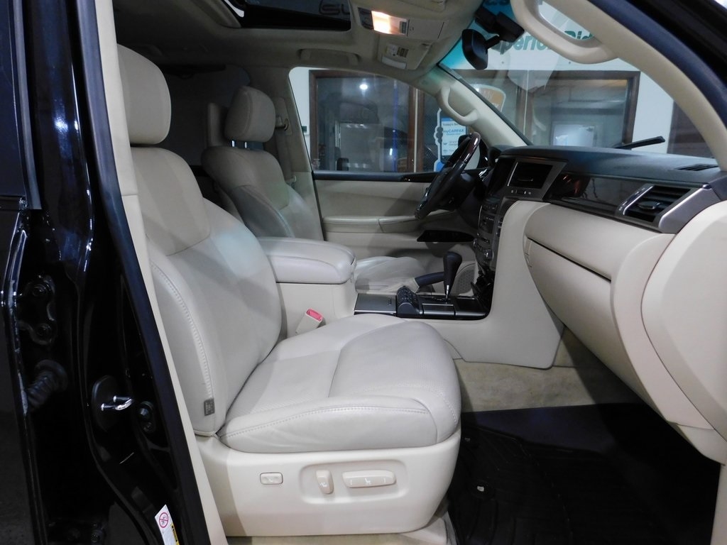 Lexus LX 570 Sport Utility 2013