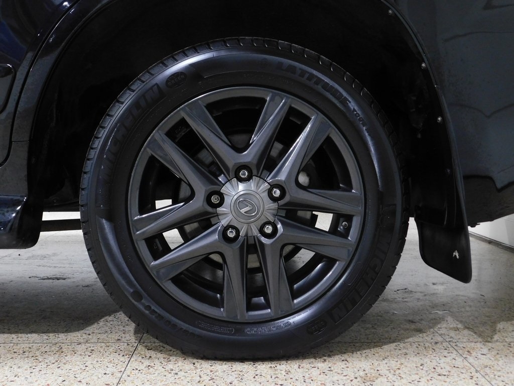 Lexus LX 570 Sport Utility 2013