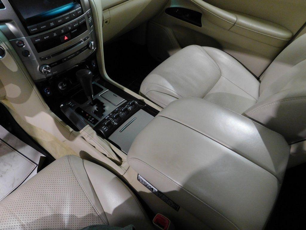 Lexus LX 570 Sport Utility 2013