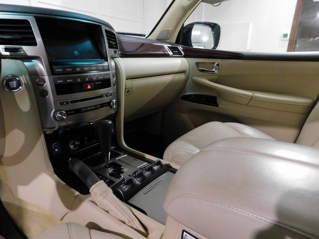 Lexus LX 570 Sport Utility 2013