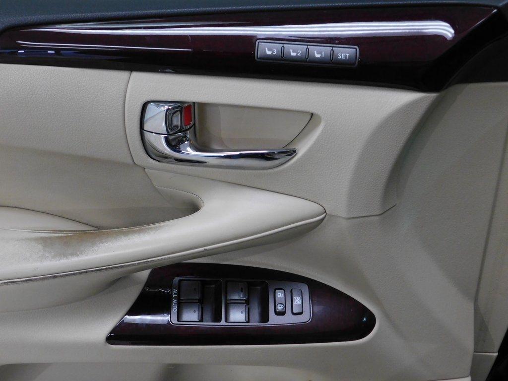 Lexus LX 570 Sport Utility 2013