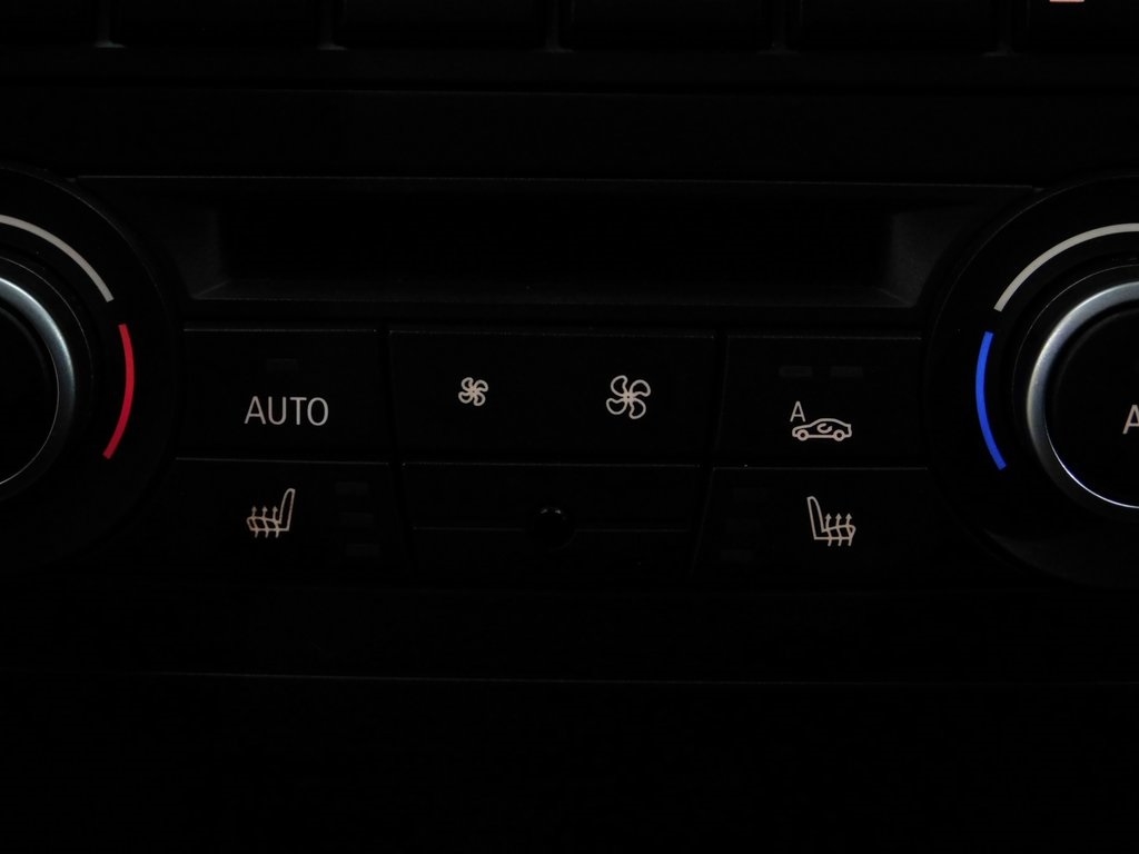 BMW 1-Series 135i Coupe 2012