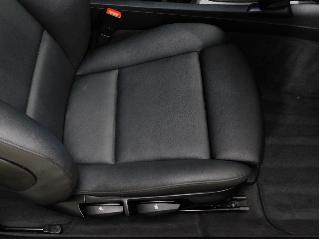 BMW 1-Series 135i Coupe 2012