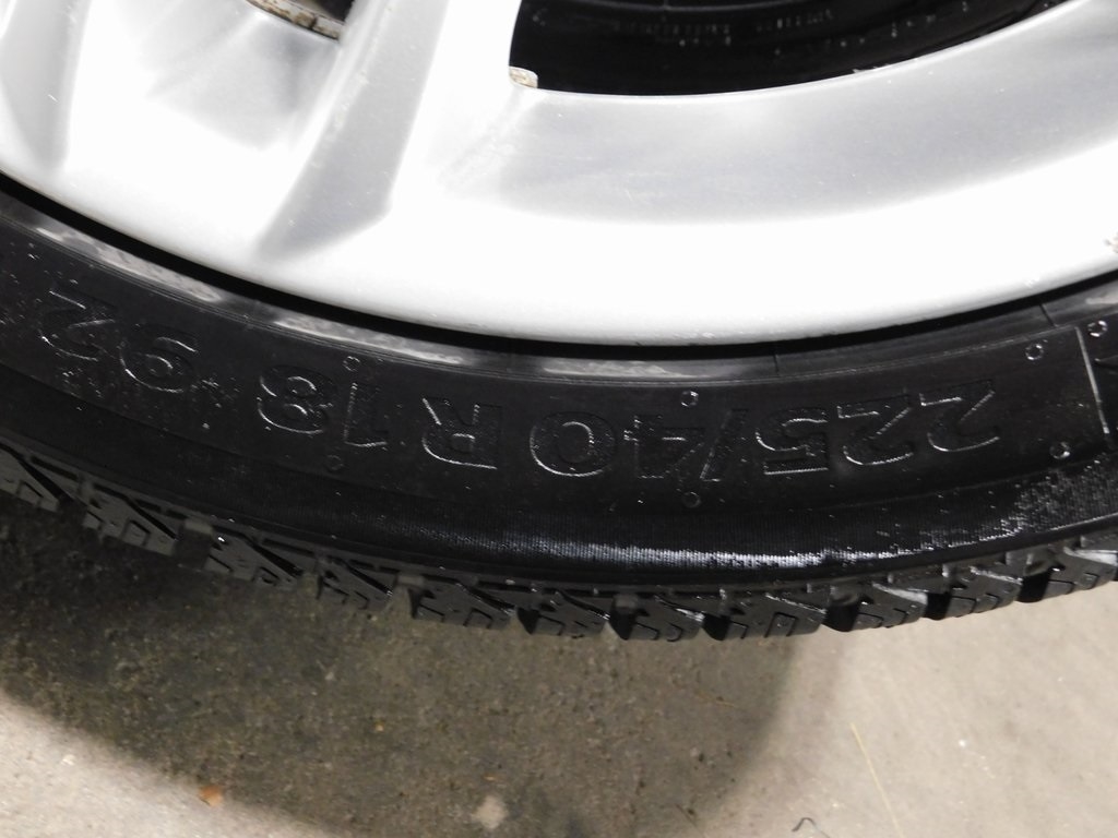 BMW 1-Series 135i Coupe 2012