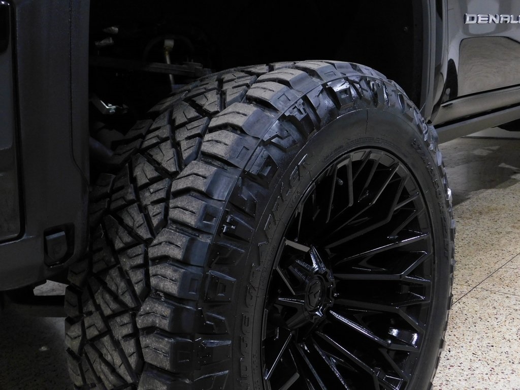 GMC Sierra 2500HD Denali Crew Cab 4WD SB 2024