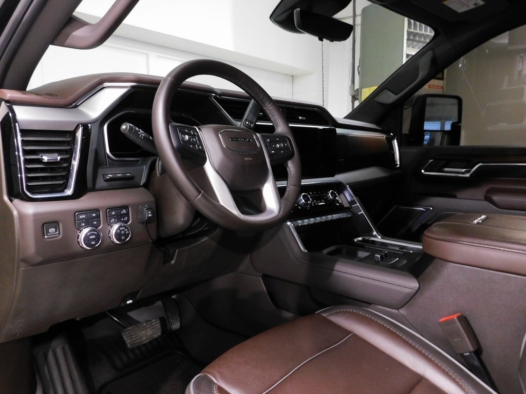 GMC Sierra 2500HD Denali Crew Cab 4WD SB 2024