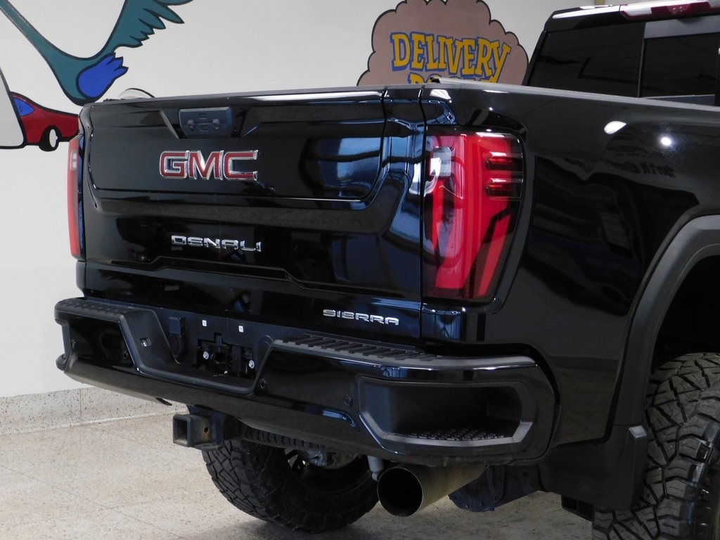GMC Sierra 2500HD Denali Crew Cab 4WD SB 2024