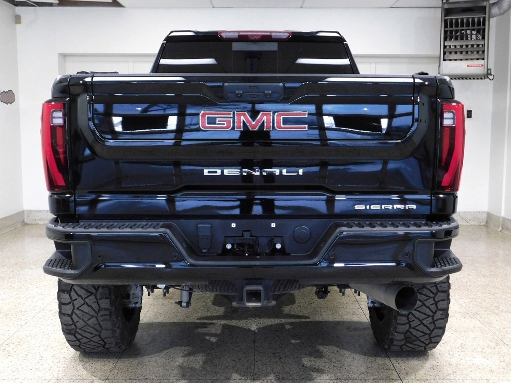 GMC Sierra 2500HD Denali Crew Cab 4WD SB 2024