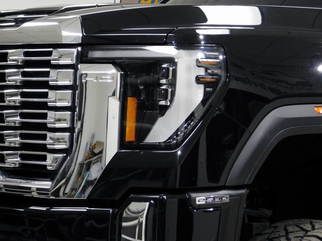 GMC Sierra 2500HD Denali Crew Cab 4WD SB 2024