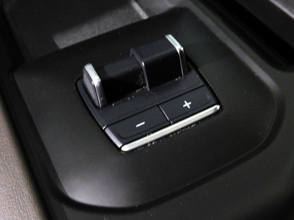 GMC Sierra 2500HD Denali Crew Cab 4WD SB 2024