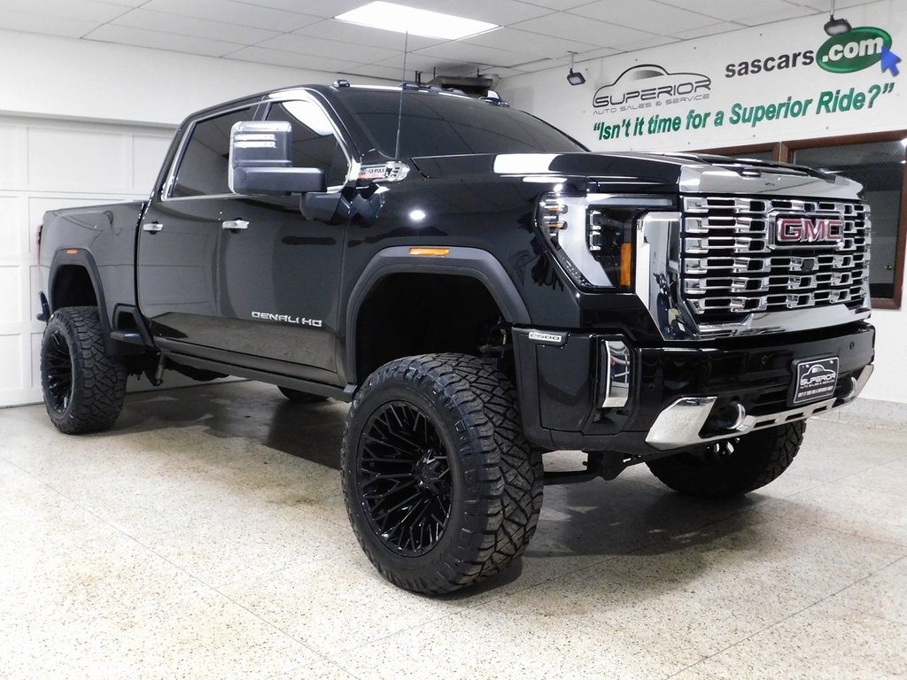 GMC Sierra 2500HD Denali Crew Cab 4WD SB 2024