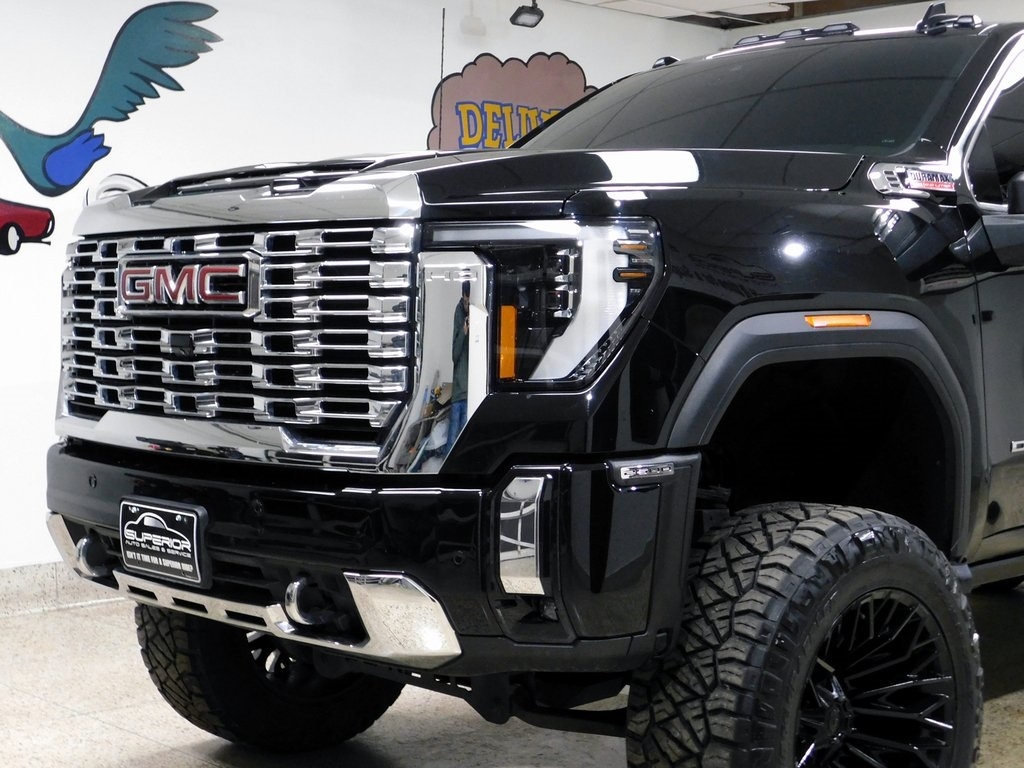 GMC Sierra 2500HD Denali Crew Cab 4WD SB 2024